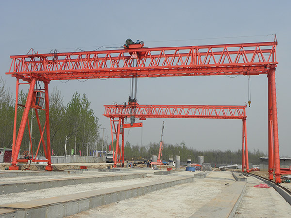 低價(jià)轉(zhuǎn)讓二手龍門吊在裝卸時(shí)應(yīng)當(dāng)注意哪些事項(xiàng)？