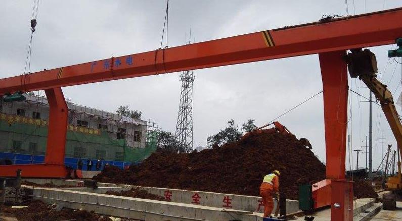 MDG單梁龍門吊由兩種驅(qū)動方式，手柄遙控機有幾根線，都有什么用？