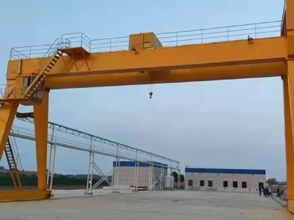 如何正確使用龍門吊門式起重機的限位器和保護裝置？